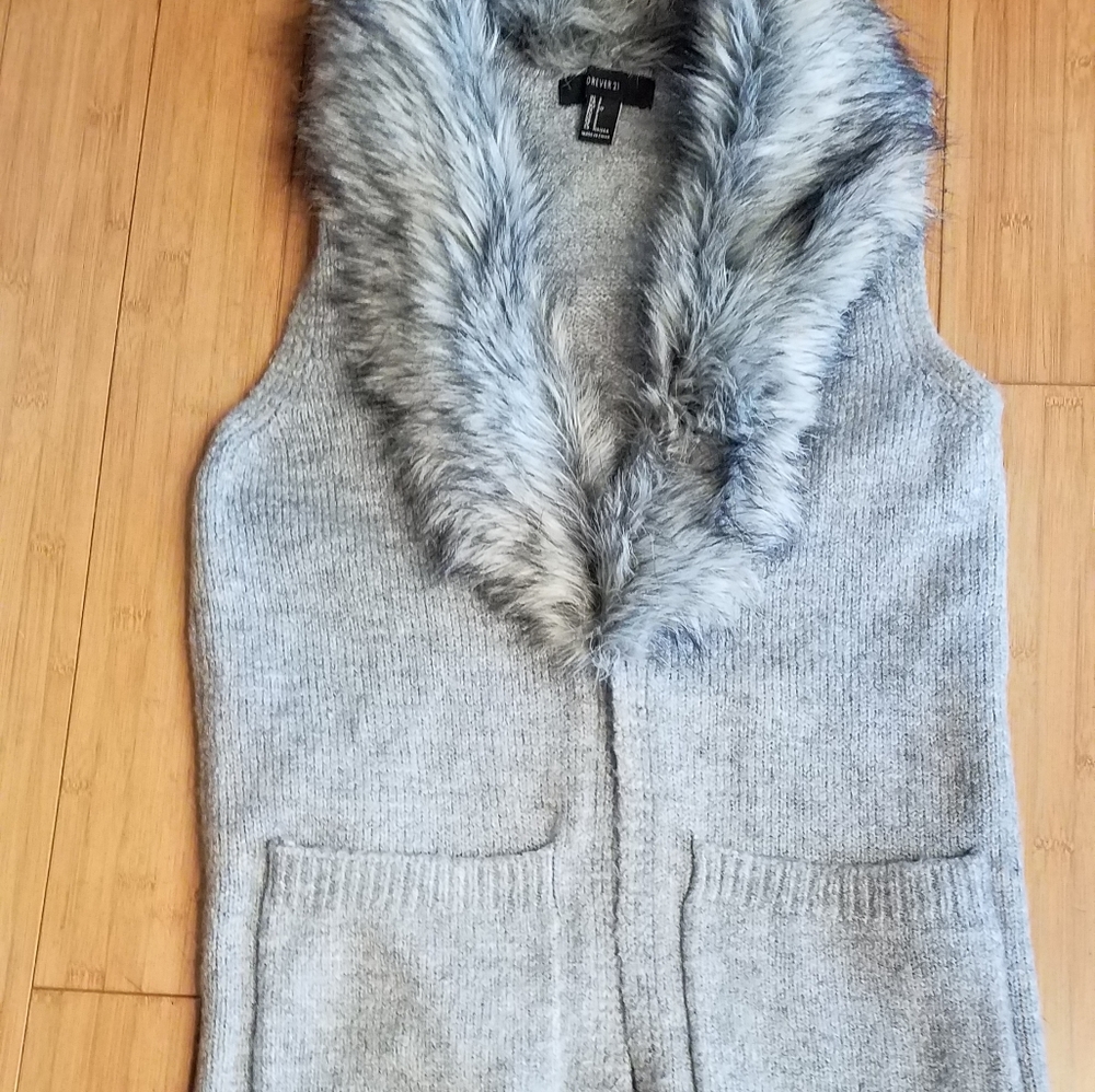 Forever21 long warm knitted vest faux fur collar S